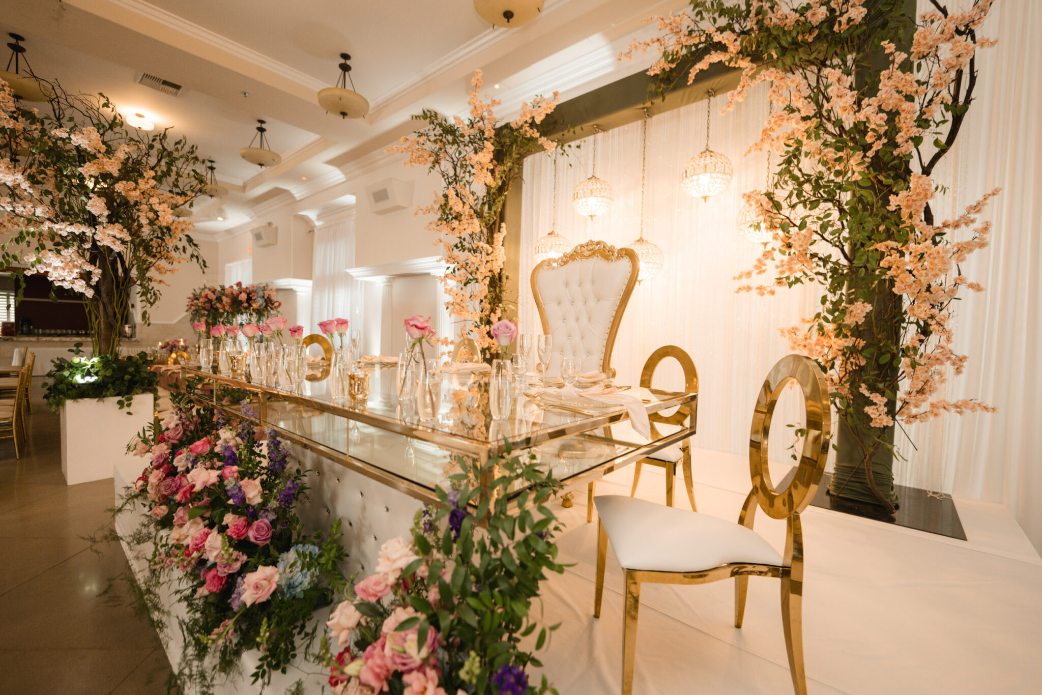 Luxury bakersfield event place for quinceañeras head table